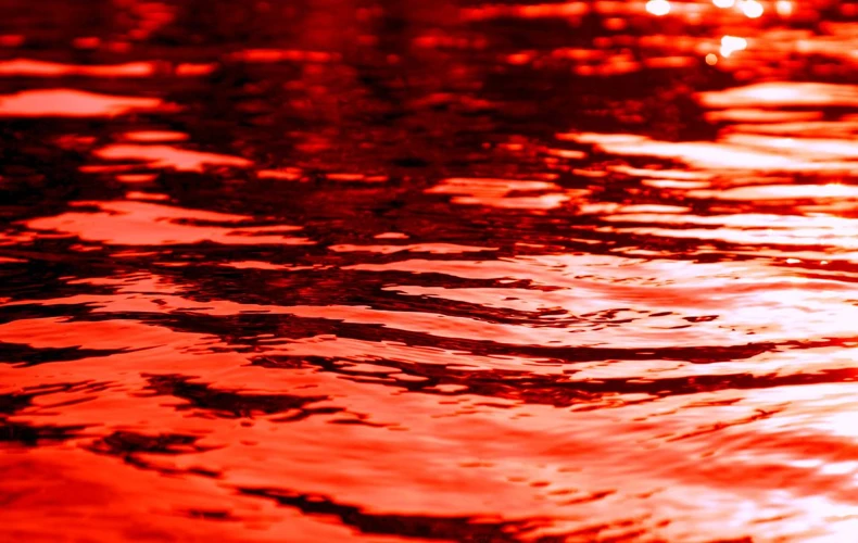 O Que Significa Sonhar Com Água Vermelha?
