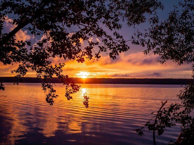 Sonhar Com O Por Do Sol Na Montanha