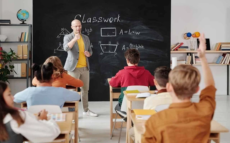 Significados Comuns De Sonhar Com Amiga Da Escola