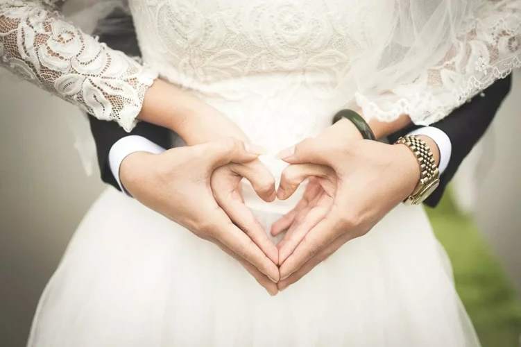 Sonhar Com Alguém Te Dando Presente De Casamento